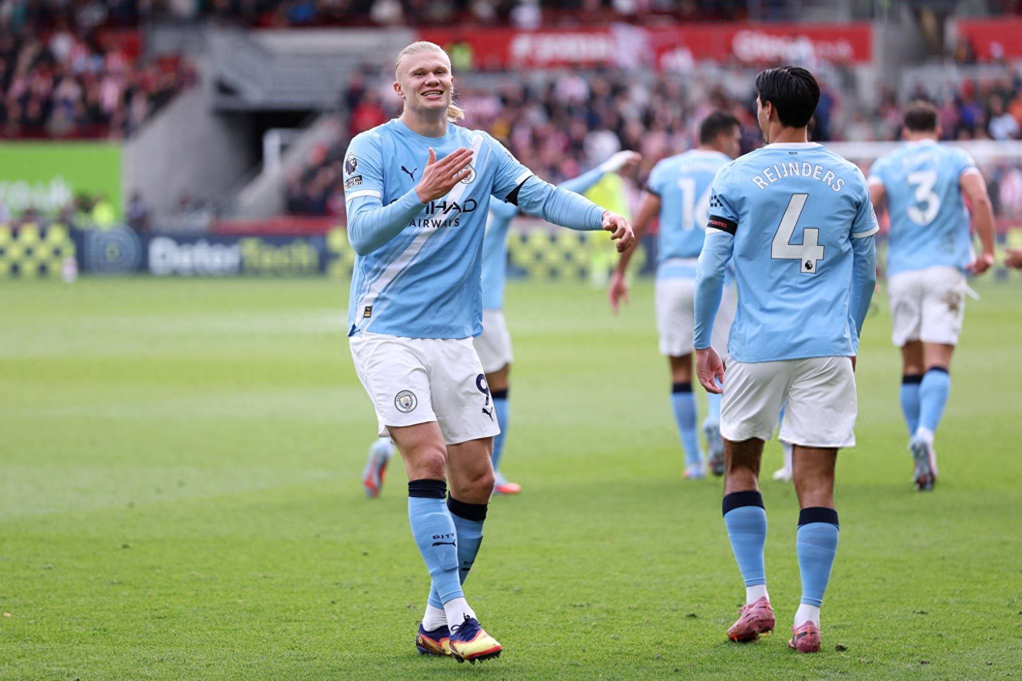 球星突破防线制造绝佳机会