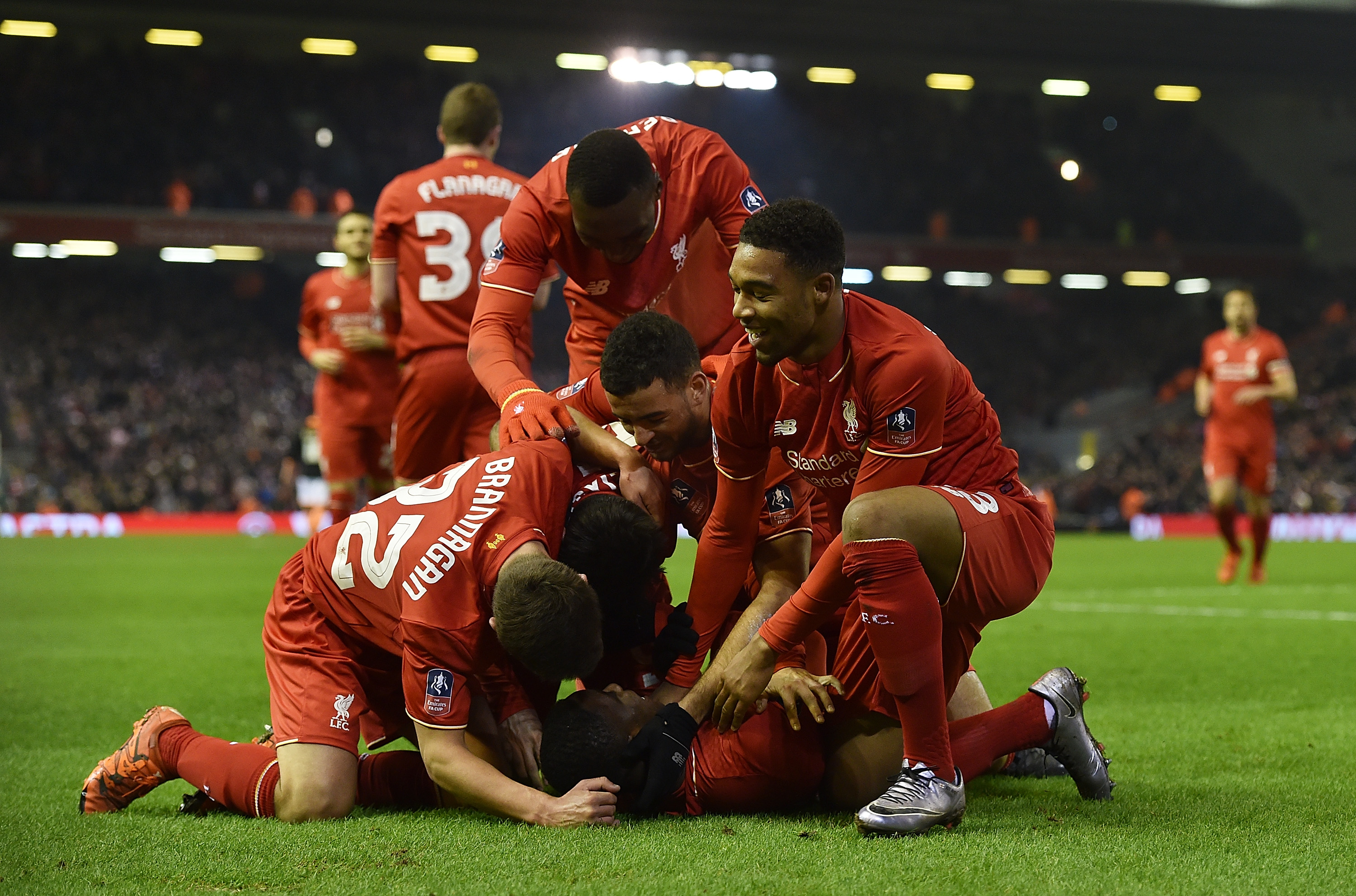 杰伦·约翰逊30+12+12助老鹰终结连败，首次连场三双