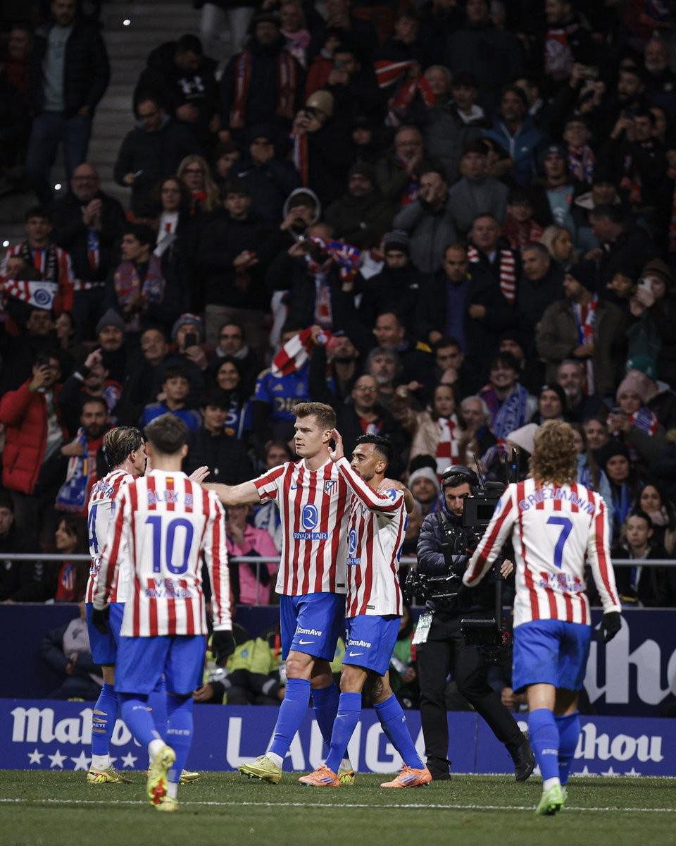 帕潘夸赞吉鲁：他不仅能进球还能防守，甚至还能客串门将