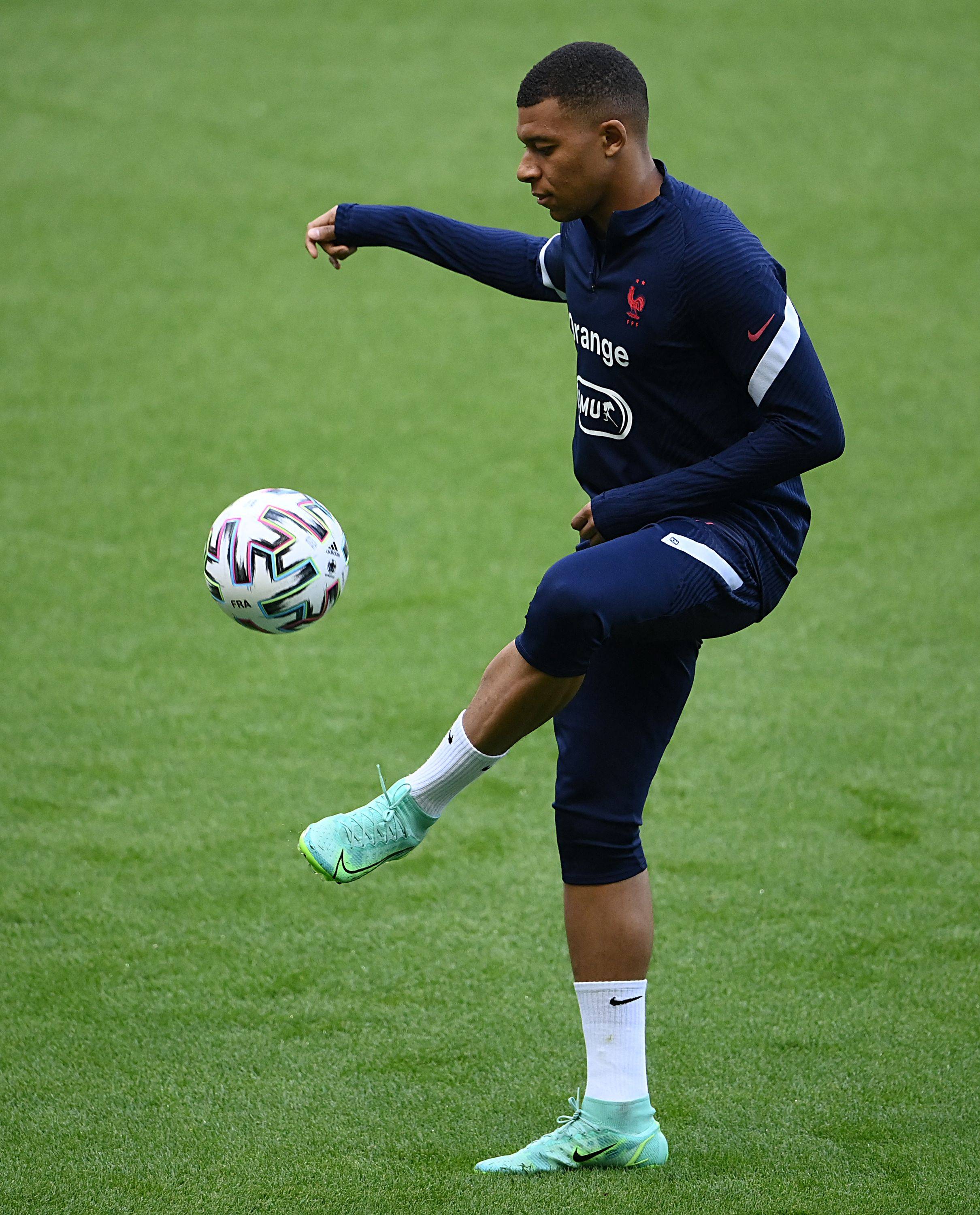 日职联半场：两队破门乏术，东京绿茵0-0福冈黄蜂