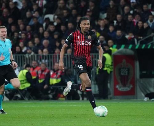 熟悉么？图片报：慕尼黑1860极端球迷在拜仁训练场涂鸦