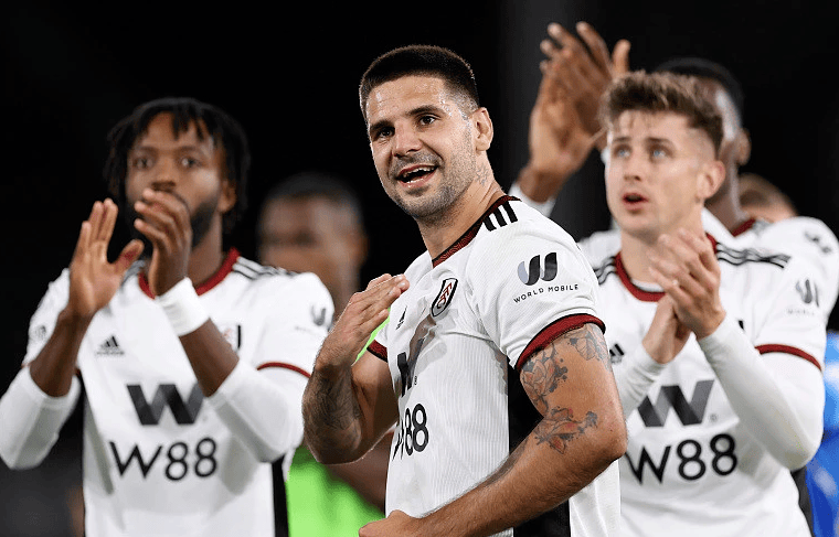 亚精英赛半场：路易斯失单刀+补射中柱，申花暂0-0广岛