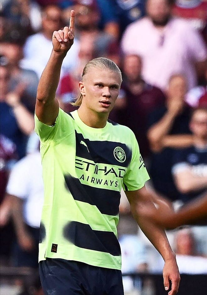 足球中超裁判误判引争议，官方深夜发布说明